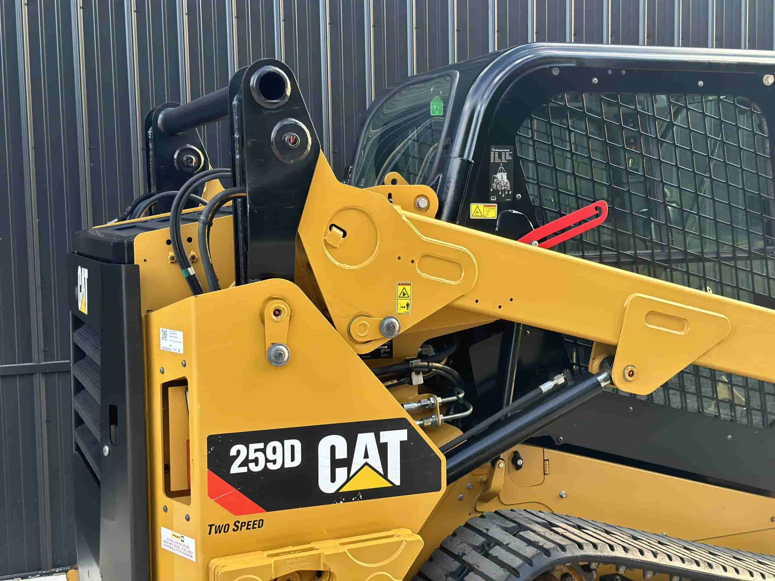 2019 CAT 259D 858 HOURS
